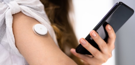 U HRVATSKU STIGLA APLIKACIJA ZA OBOLJELE OD DIJABETESA: GLUKOZU MJERI MOBITELOM U JEDNOJ SEKUNDI, A PODATKE AUTOMATSKI DIJELI S LIJEČNIKOM I BLISKIM OSOBAMA KAKO BI SE RIZIK OD BOLESTI SVEO NA MINIMUM